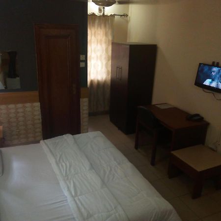 Holla-Jobi Guest House Lagos Ngoại thất bức ảnh